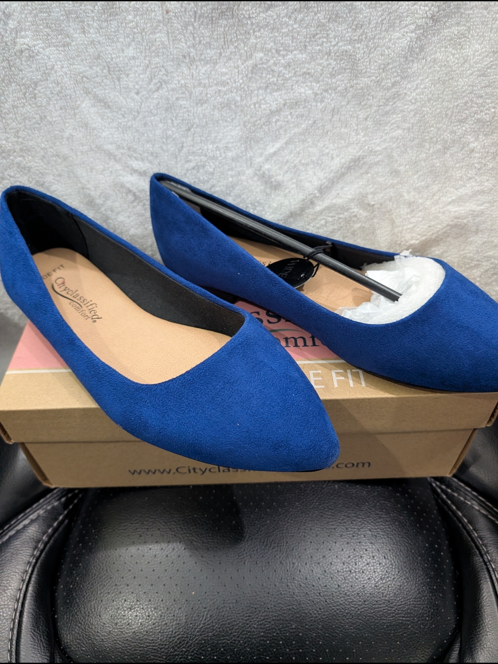 Cityclassified Royal Blue Pointed Toe Flats. Size 7W